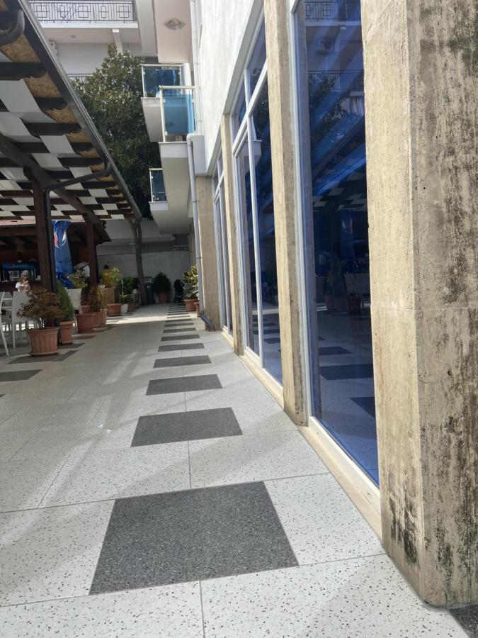 Center Park Hotel Velipoje Exterior photo
