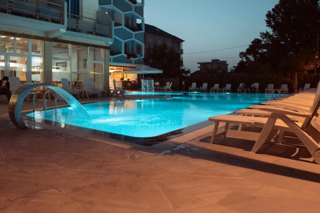 Center Park Hotel Velipoje Exterior photo